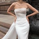 Атласное свадебное платье со сверкающим декором фото