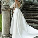 Недорогое классическое свадебное платье с атласной юбкой фото
