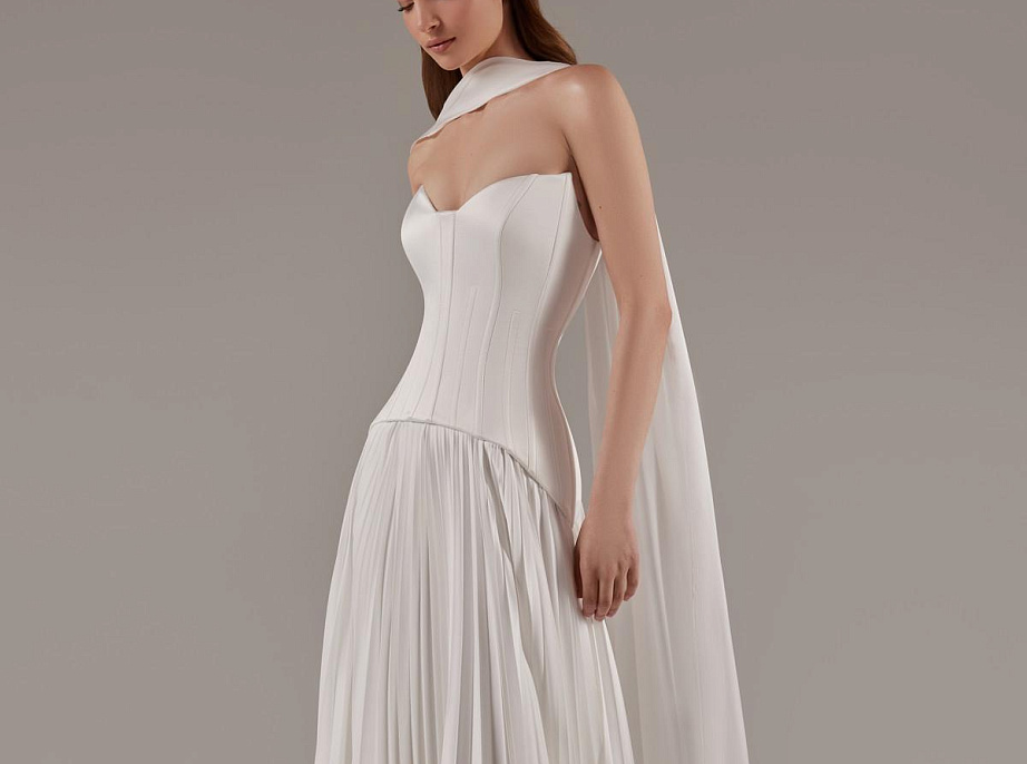 Лаконичный свадебный комплект с юбкой плиссе фото