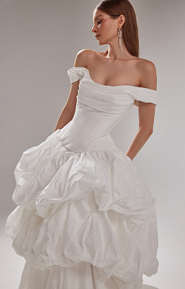 Пышное свадебное платье из тафты со спущенными плечами фото