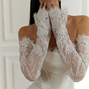 Кружевное свадебное платье с элементами атласа на корсете фото