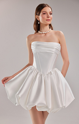 Короткое свадебное платье из микадо с пышной юбкой фото