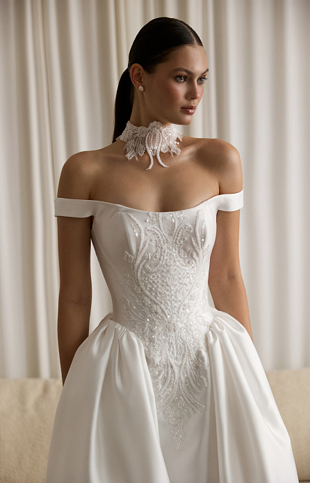 Королевское свадебное платье из атласа фото