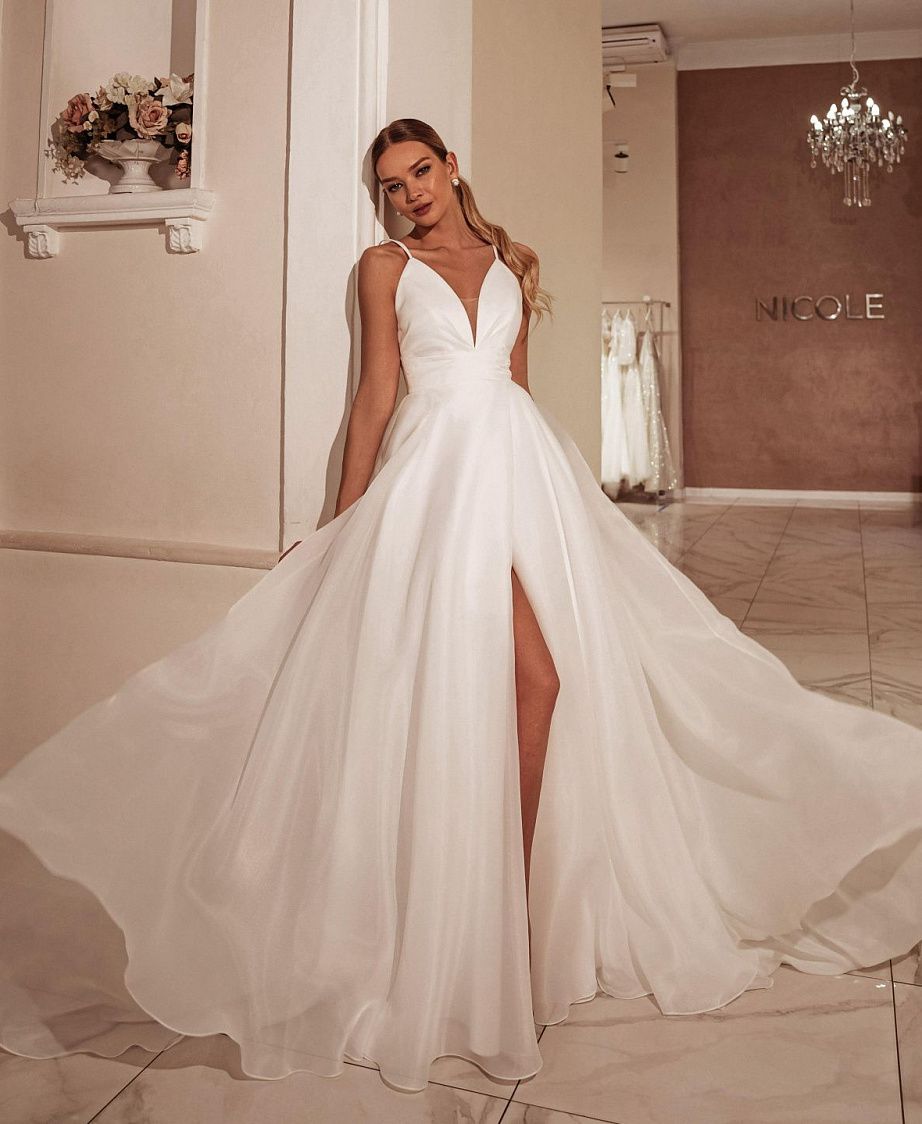 Красивое свадебное платье из коллекции 2022 фото