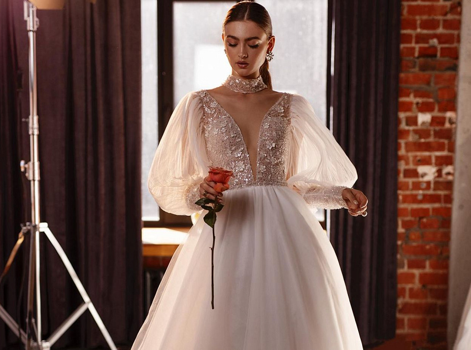 Нежное свадебное платье с объемными рукавами фото