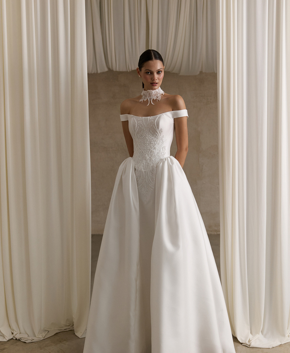 Королевское свадебное платье из атласа фото