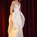 Комплект из атласа с жемчужным декором фото