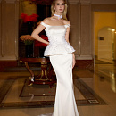 Атласный свадебный комплект с баской расшитый жемчугом фото