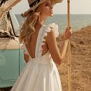 Атласное свадебное платье миди с кружевными вставками фото