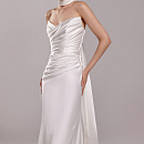 Атласное свадебное платье силуэта-русалка фото