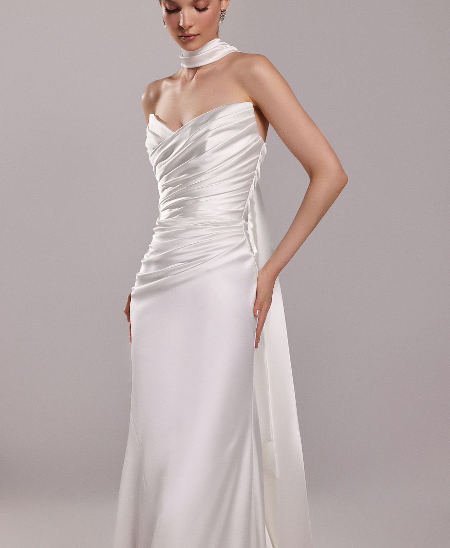 Атласное свадебное платье силуэта-русалка фото