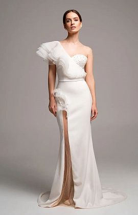 Белое свадебное платье с разрезом фото