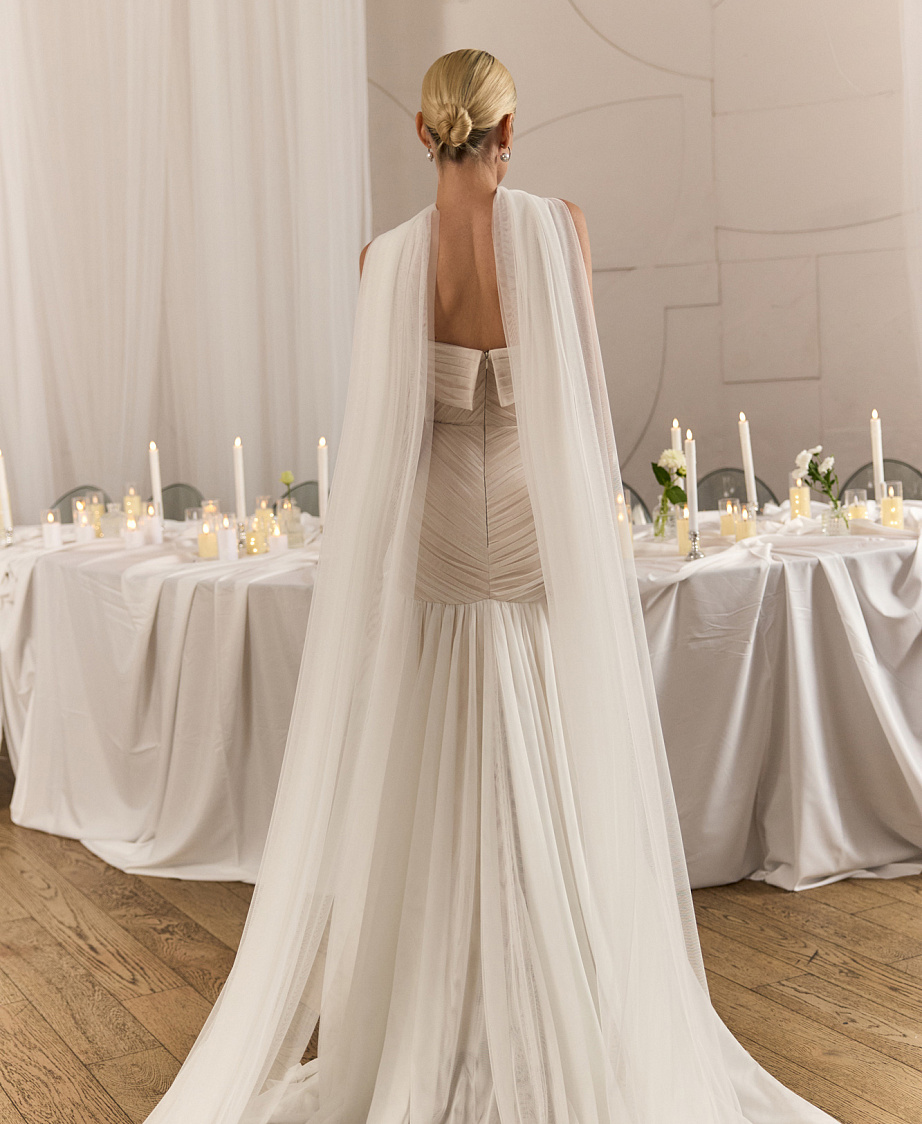 Дизайнерское стильное платье с летящей юбкой фото