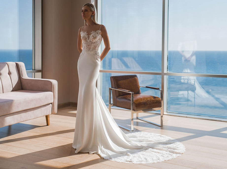 Атласная русалка с кружевным верхом фото