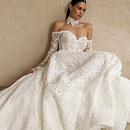 Роскошное кружевное свадебное платье с рукавами и открытыми плечами фото