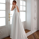 Лаконичное свадебное платье с v-вырезом фото