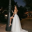 Легкое свадебное платье бюстье с разрезом фото