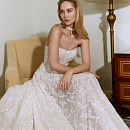 Пышное кружевное свадебное платье с жемчугом  фото