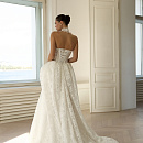 Роскошное кружевное свадебное платье с чокером фото