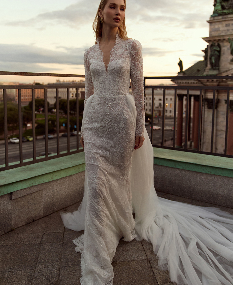 Кружевное свадебное платье русалка со шлейфом фото