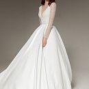 Нежное свадебное платье с блестящим корсетом фото
