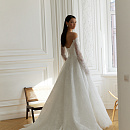 Кружевное свадебное платье с элементами атласа на корсете фото