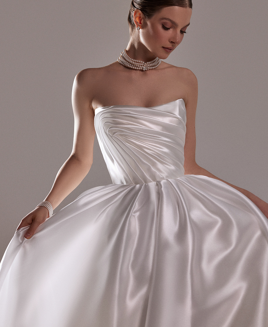 Свадебное платье из органзы с драпировкой на корсете фото