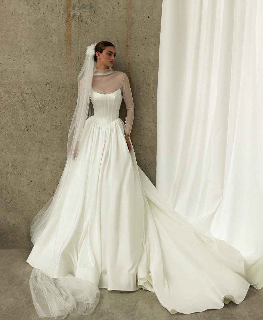 Классическое свадебное платье с прозрачным болеро фото
