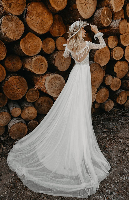 Красивое свадебное платье бохо с кружевными рукавами фото