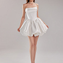 Короткое свадебное платье из микадо с пышной юбкой фото