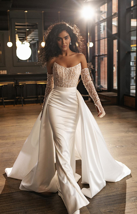Стильное свадебное платье со съемным шлейфом фото