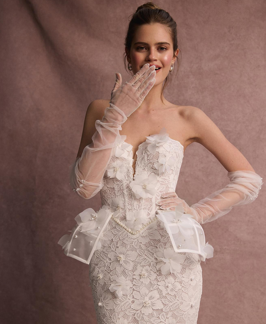 Кружевное платье с 3Д цветами и съемкой баской фото