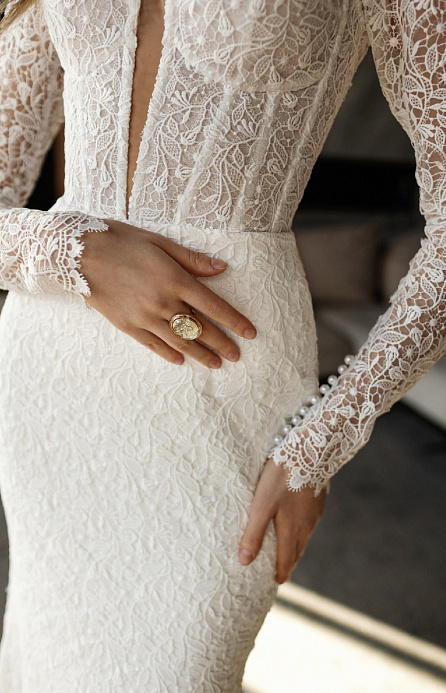 Белое кружевное свадебное платье рыбка с рукавами фото