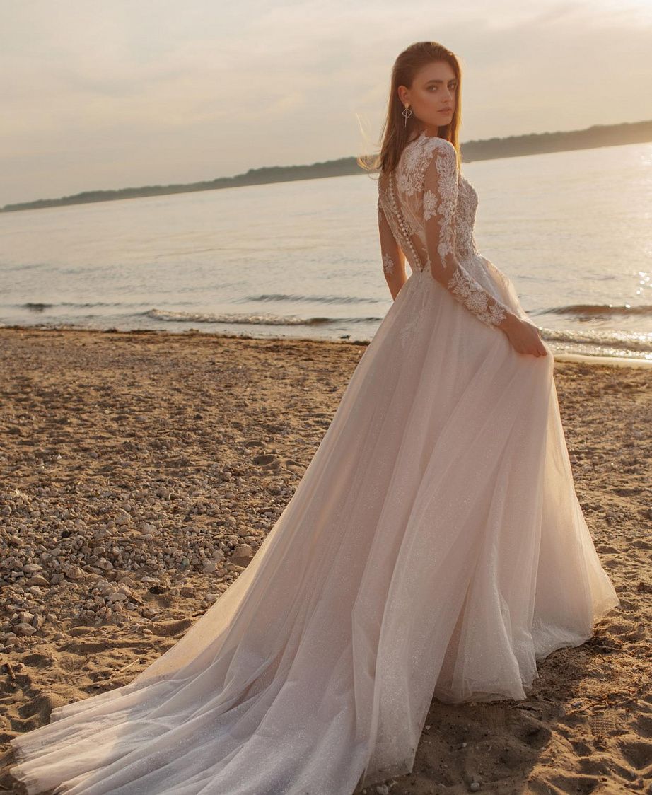 Легкое свадебное платье с прозрачными  рукавами фото